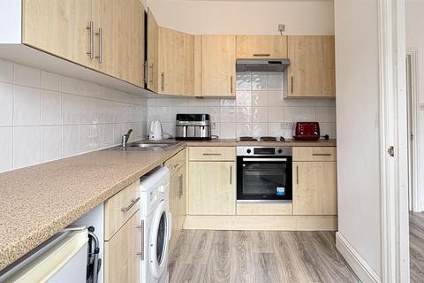 1 bedroom apartment to rent, Ladbroke Crescent