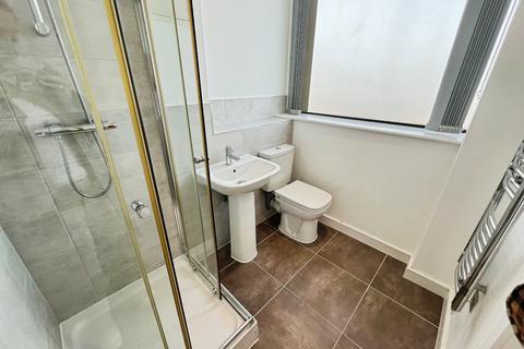 2 bedroom flat to rent, Ashton Lane, Sale, Greater Manchester, M33