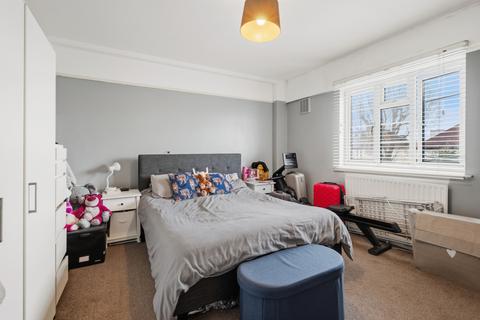 undefined, Kingston Road, Kingston upon Thames KT1
