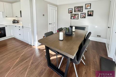 4 bedroom end of terrace house for sale, Tintern Avenue, West Didsbury, Manchester, M20