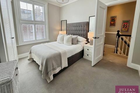 4 bedroom end of terrace house for sale, Tintern Avenue, West Didsbury, Manchester, M20