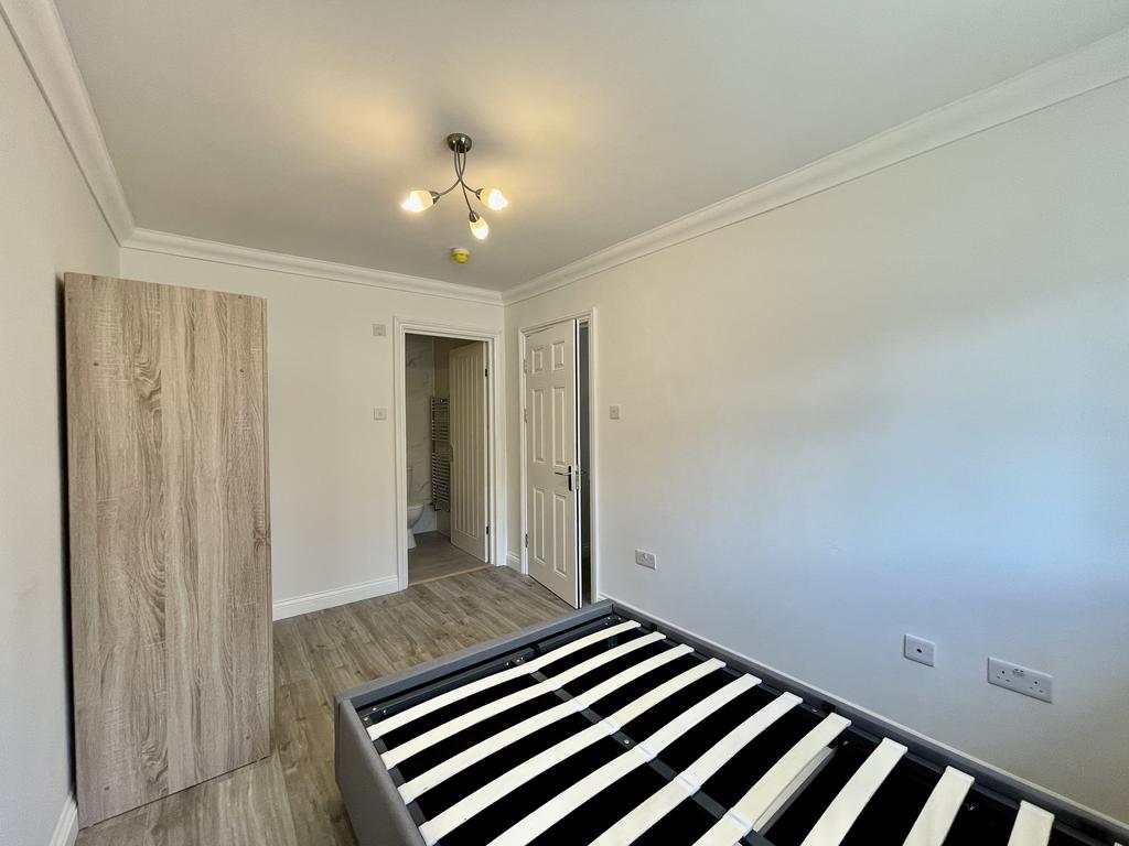 Room 5 (2)