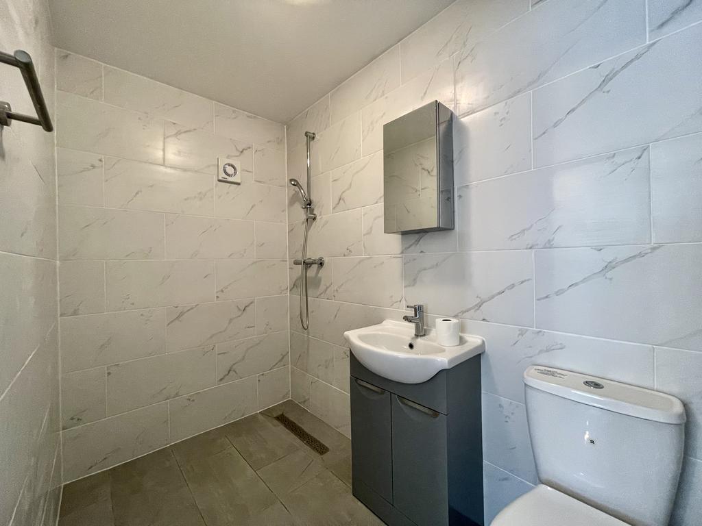 Room 5 Ensuite (1)