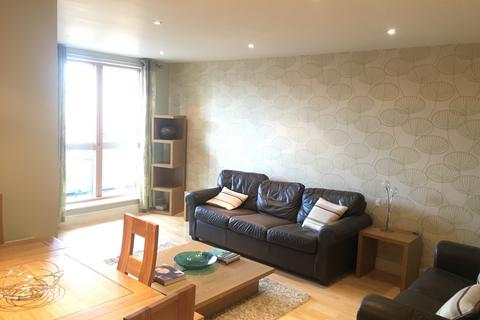 2 bedroom apartment to rent, Cromwell Court, Leeds, LS10