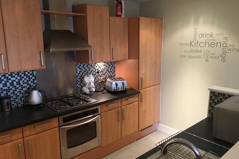 2 bedroom apartment to rent, Cromwell Court, Leeds, LS10