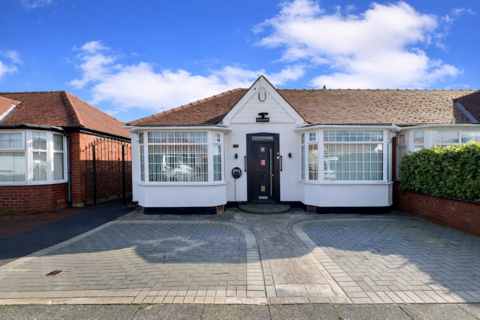 2 bedroom bungalow for sale, Collyhurst Avenue, South Shore FY4