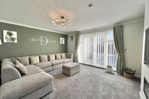 2 bedroom bungalow for sale, Collyhurst Avenue, South Shore FY4