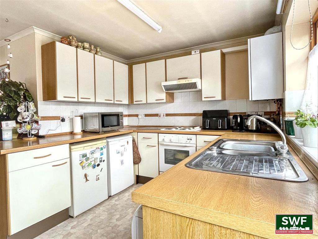 Kitchen2.jpg