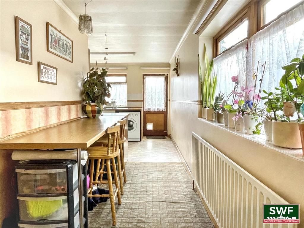 Kitchen5.jpg