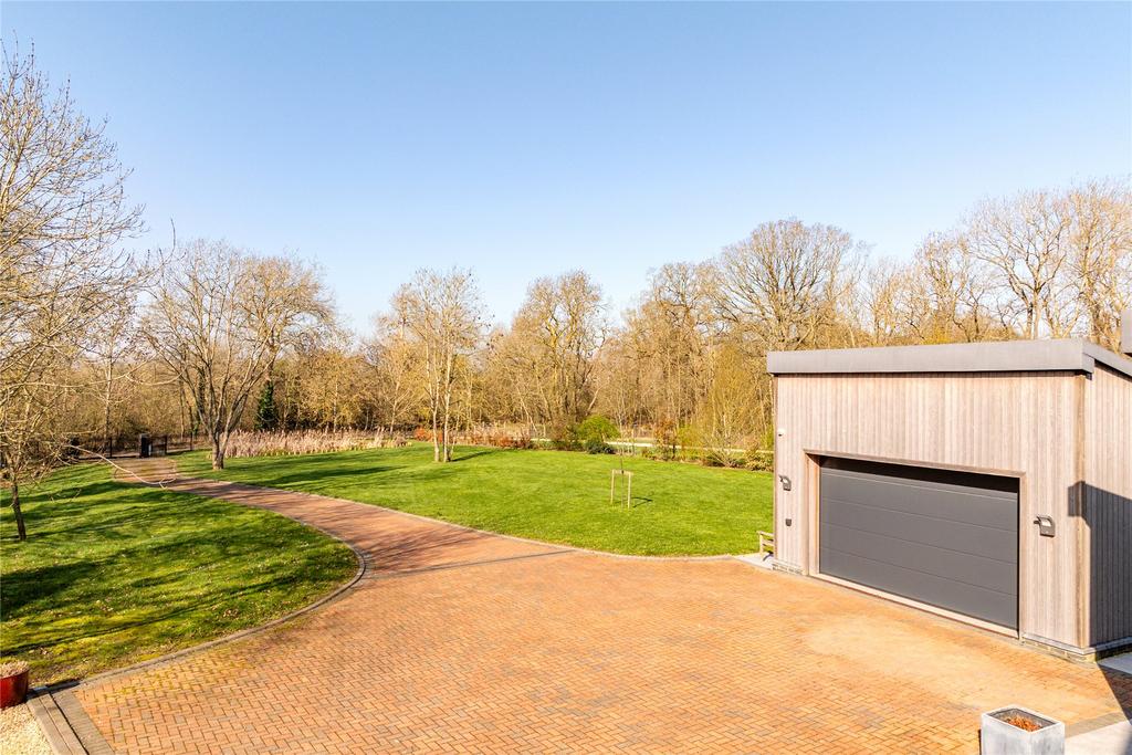 Garage/Driveway