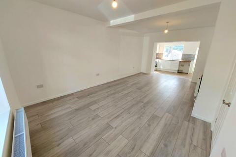 3 bedroom end of terrace house to rent, Morris Avenue, Mountain Ash, CF45