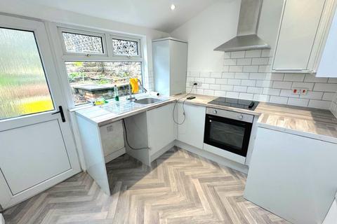 3 bedroom terraced house to rent, Lower Terrace, Treorchy, CF42