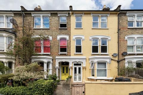 3 bedroom flat to rent, Connaught Road, London N4