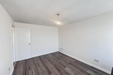 2 bedroom flat to rent, Denton Court, Manchester M34