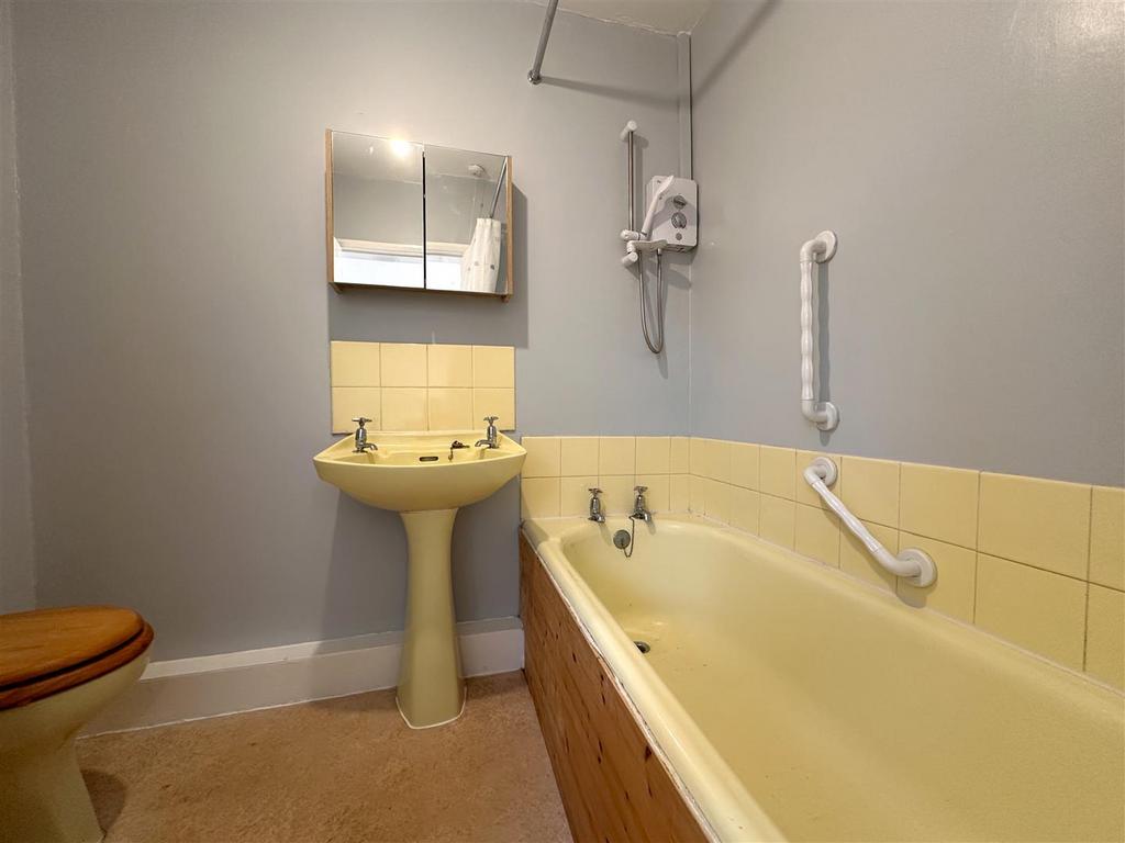 Bathroom 142