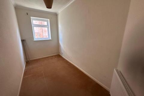 2 bedroom maisonette to rent, Thoroughgood Road, Clacton on Sea, Essex, CO15 6DD