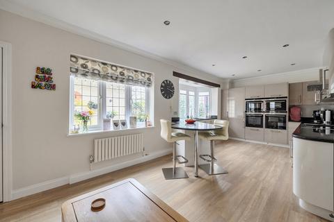 5 bedroom detached house for sale, Grovelands Road, Reading RG7