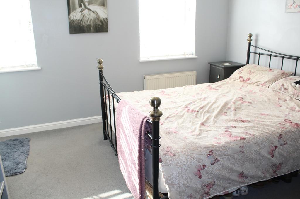 Bedroom 1 Picture 2