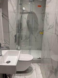 Studio to rent, High Street, Acton