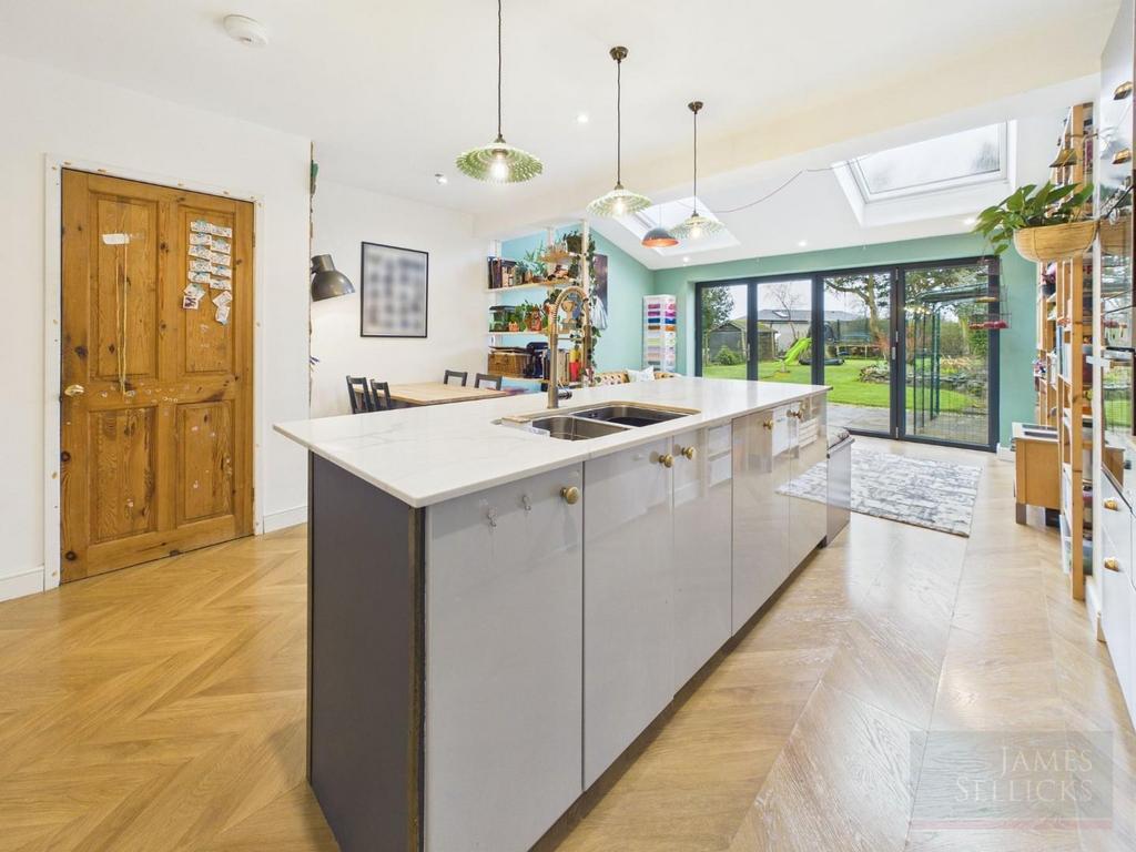 Open Plan Living/Dining Kitchen