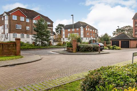 2 bedroom flat to rent, St. Annes Way, Redhill, RH1