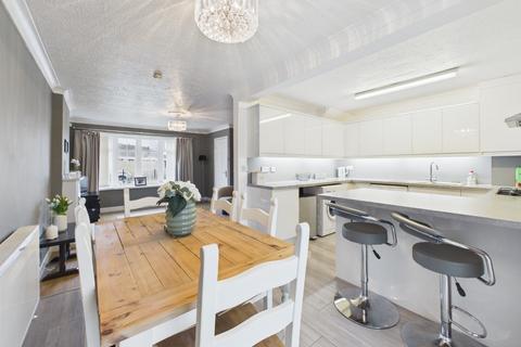 undefined, Downfield Avenue, Hull, HU6 7XE