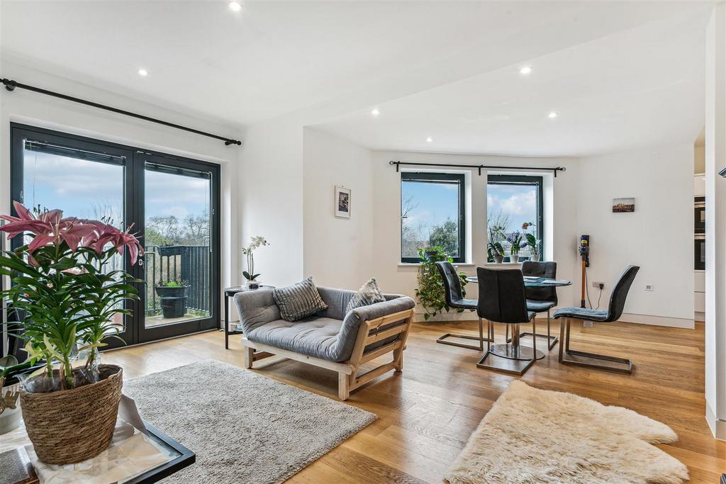 Merlin House, W4 - TO LET
