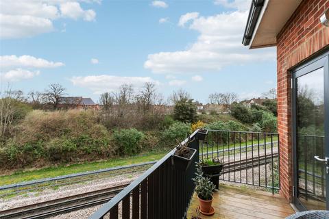 2 bedroom flat to rent, Belmont Terrace, London, W4