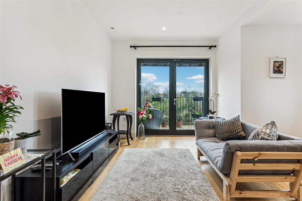 Merlin House, W4 - TO LET