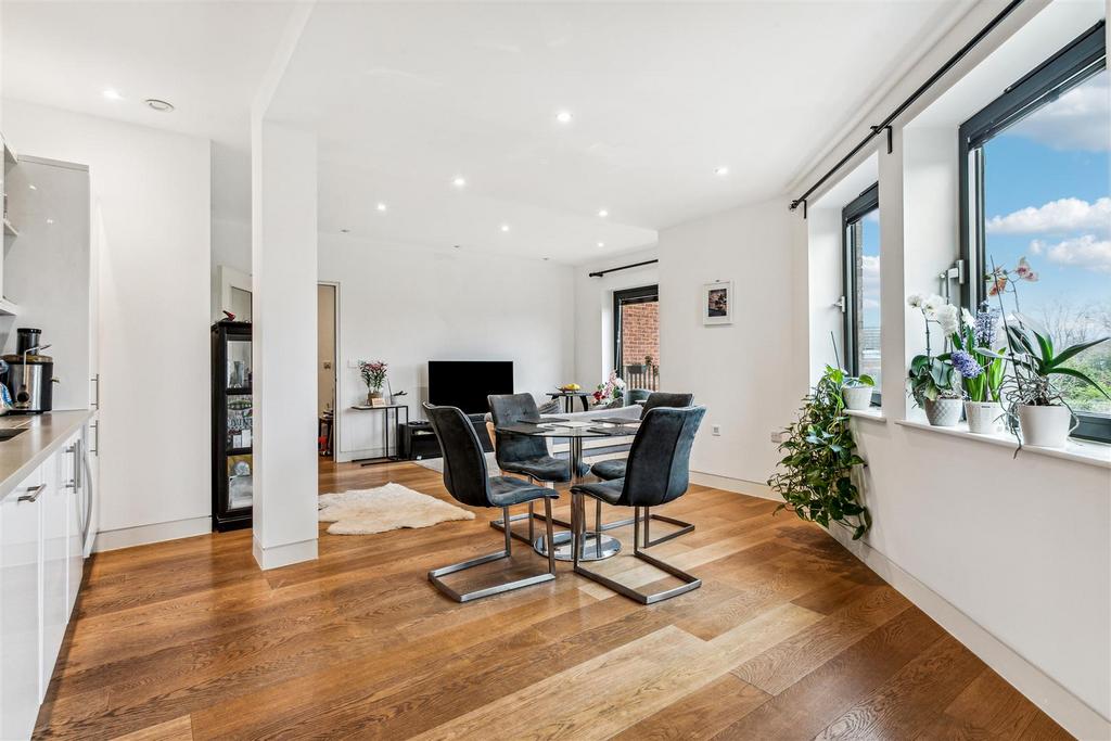 Merlin House, W4 - TO LET