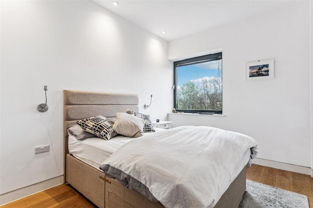 Merlin House, W4 - TO LET