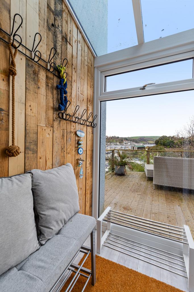 9 Entrance Porch