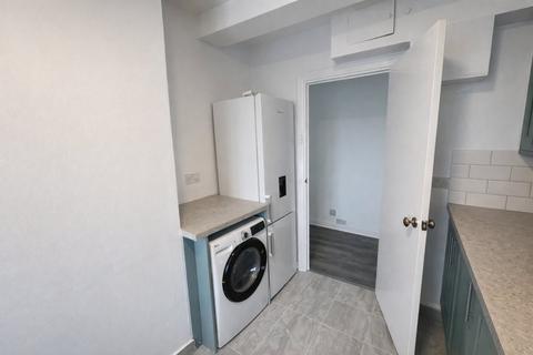 2 bedroom flat to rent, Ashford Court, Cricklewood