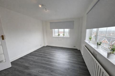 2 bedroom flat to rent, Ashford Court, Cricklewood