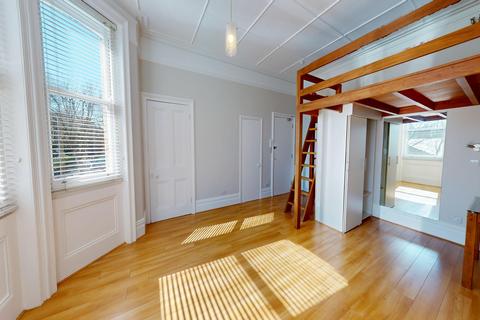Studio to rent, Cromwell Road, Brighton, BN3