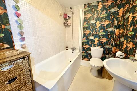 2 bedroom flat for sale, Cavendish Place, Eastbourne