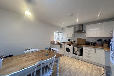 2 bedroom flat to rent, Shirley Road, Southampton SO15