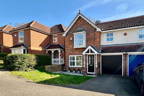 3 bedroom semi-detached house to rent, Shipley Mill Close, Pevensey BN24
