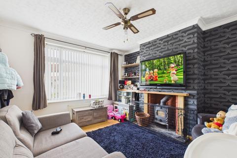 2 bedroom semi-detached house for sale, Welbury Grove, Hull, HU9 4RX