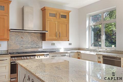 undefined, Monkhams Avenue, Woodford Green
