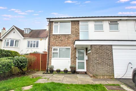 3 bedroom semi-detached house to rent, Hutton Close, Woodford Green, IG8
