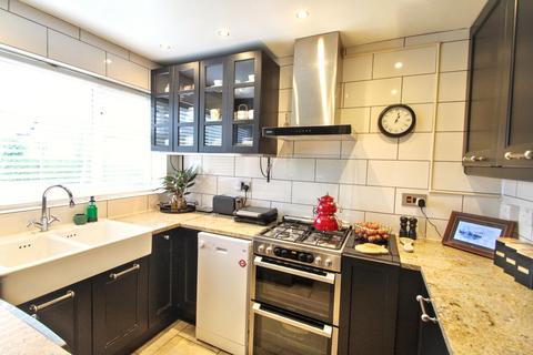 3 bedroom semi-detached house to rent, Hutton Close, Woodford Green, IG8