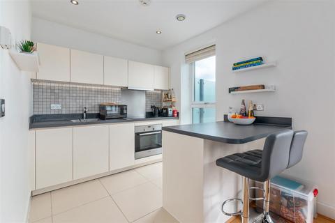 1 bedroom flat to rent, Coombe Lane, Raynes Park SW20
