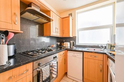 2 bedroom flat to rent, Tottenham Lane London N8