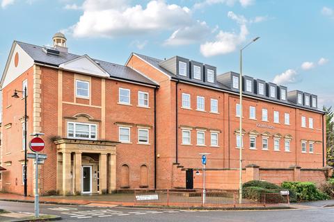 2 bedroom flat to rent, Guildford Street, Chertsey, Surrey, KT16