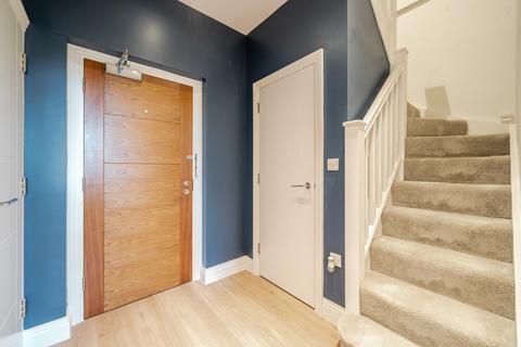 2 bedroom flat to rent, Guildford Street, Chertsey, Surrey, KT16