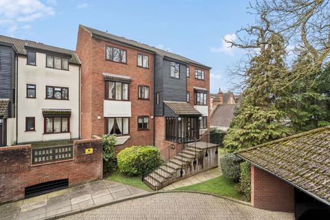 2 bedroom flat for sale, Oakdene Close, Pinner, HA5 4EQ
