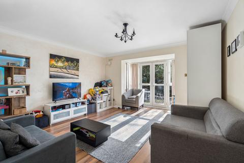 2 bedroom flat for sale, Oakdene Close, Pinner, HA5 4EQ