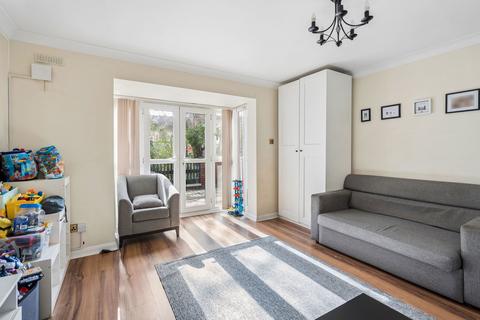 2 bedroom flat for sale, Oakdene Close, Pinner, HA5 4EQ