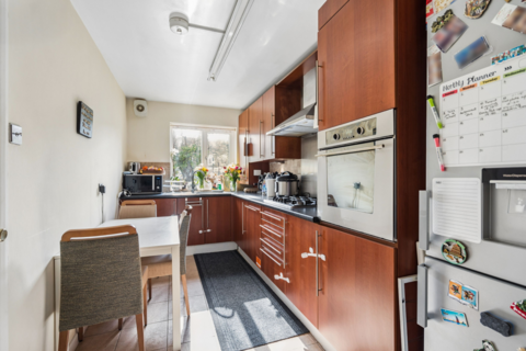 2 bedroom flat for sale, Oakdene Close, Pinner, HA5 4EQ